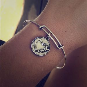 Whole heart -bracelet